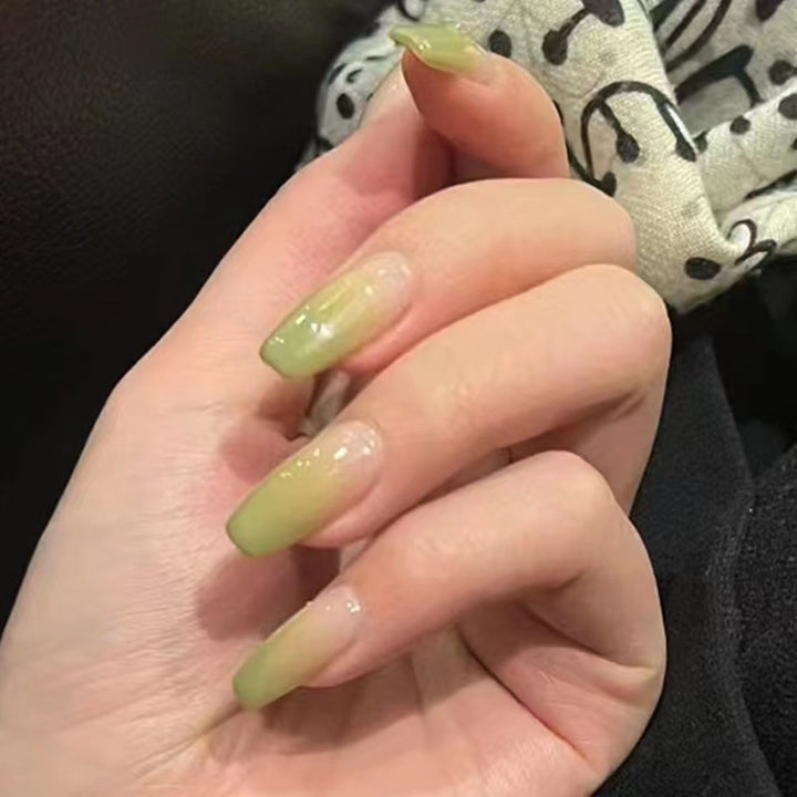 Elegant and high-gloss gel nails Kalsten