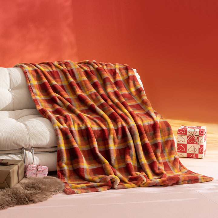 Cozy microfiber throw blanket with checkered pattern, extra soft thermal fleece and light heat effect Kalsten