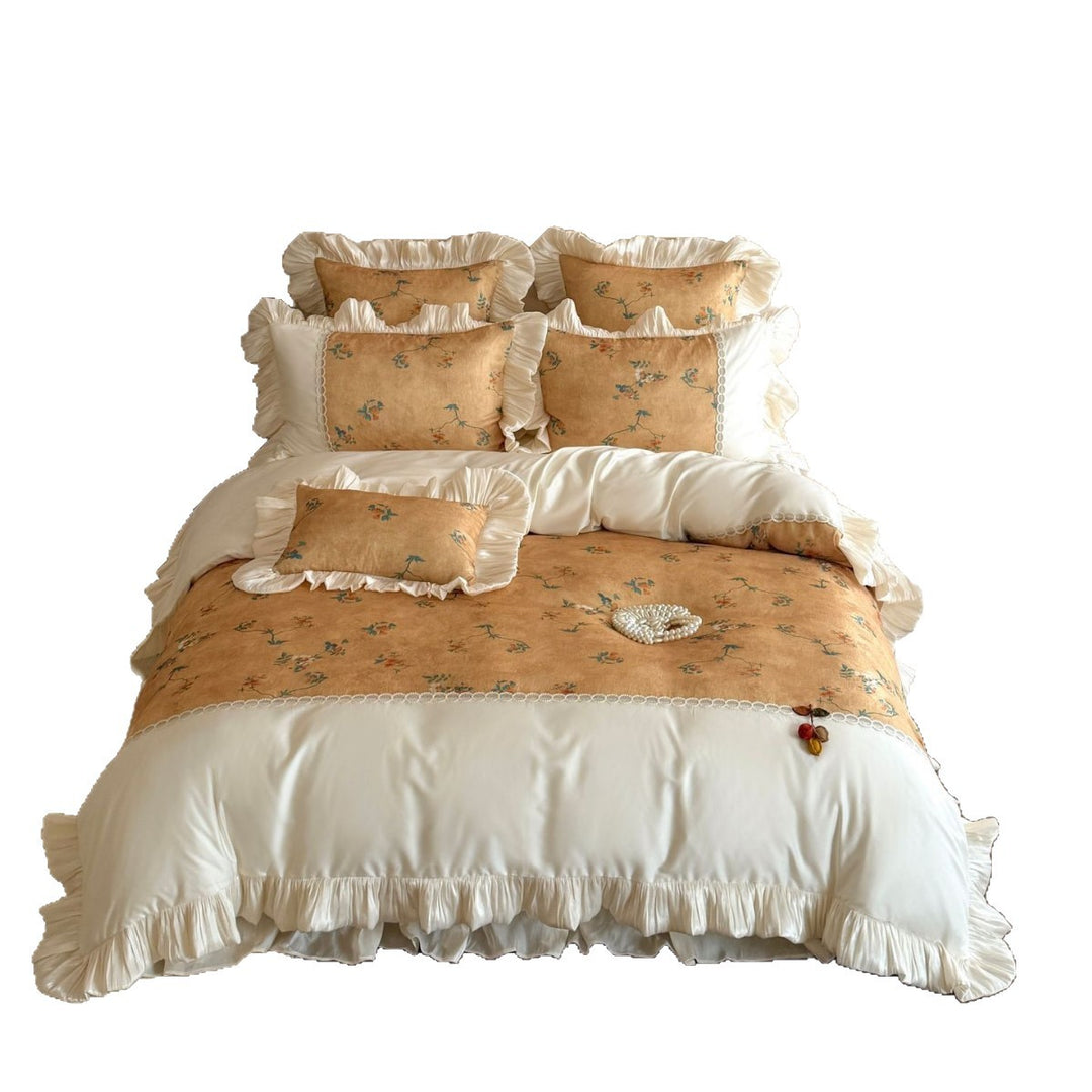 Flattering bedding set in vintage country style with ruffle, jacquard texture, and lace trim