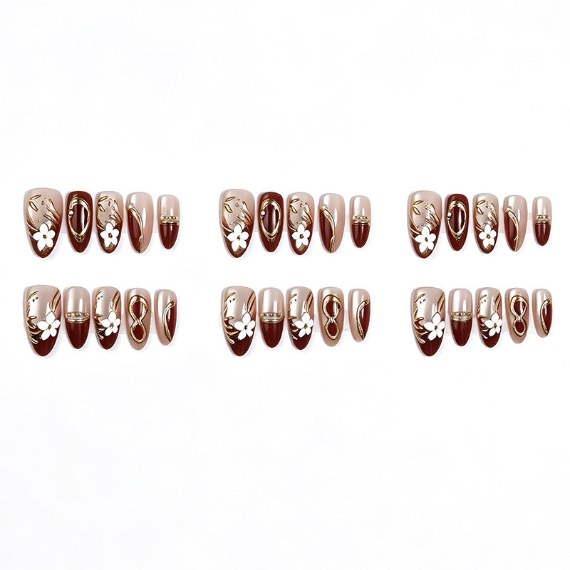 Artificial nail set with floral and glamorous gold embellishments Kalsten