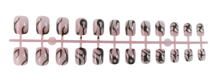Nail set with elegant black and white design Kalsten