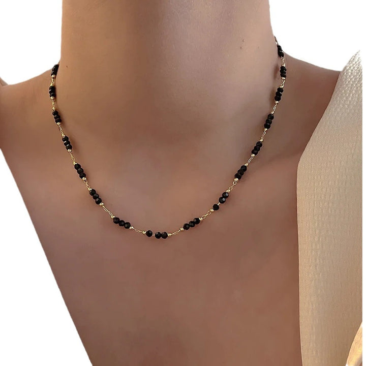 Delicate and Stylish Necklace with Sparkling Pearls Kalsten