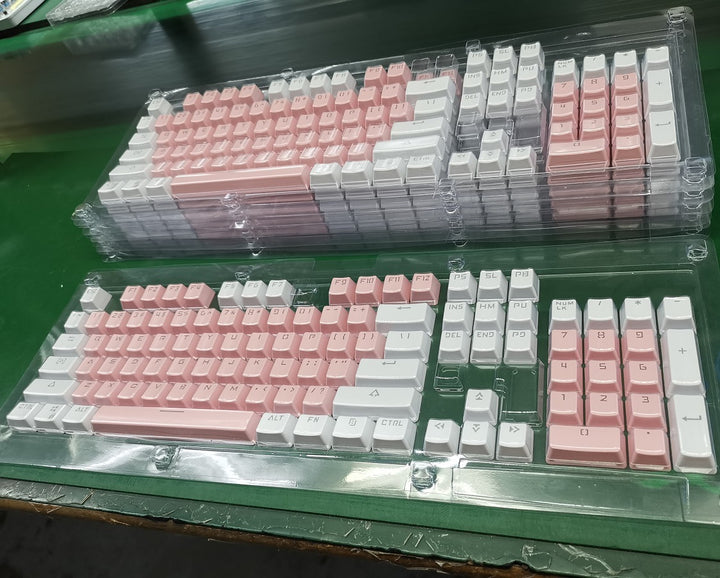 Mechanical gaming keyboard with retro-futuristic design Kalsten