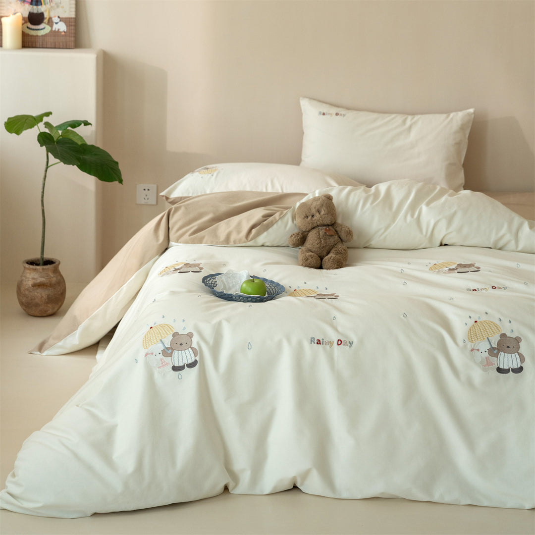Reversible cotton bedding set with fine Christmas embroidery and satin finish reverse side