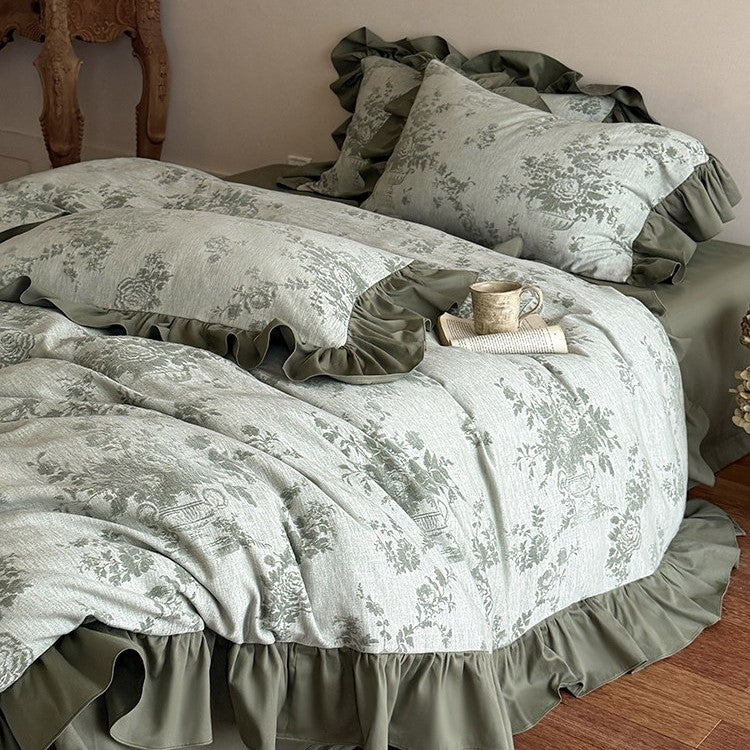 Romantic duvet cover set with jacquard flower pattern and ruffle edges