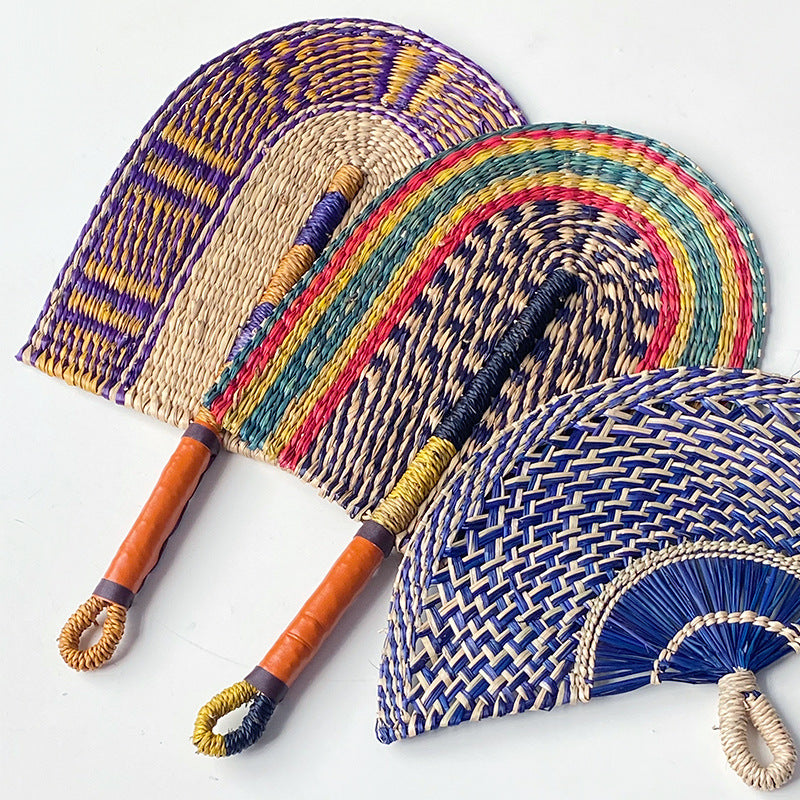 Handcrafted fan made of woven seagrass Kalsten