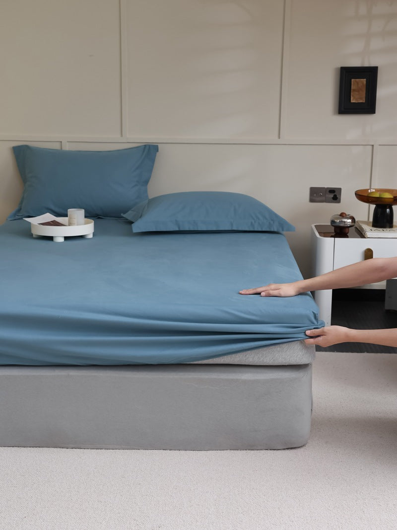 Fitted sheet made of cotton jersey with extra deep hem and elastic all-around rubber
