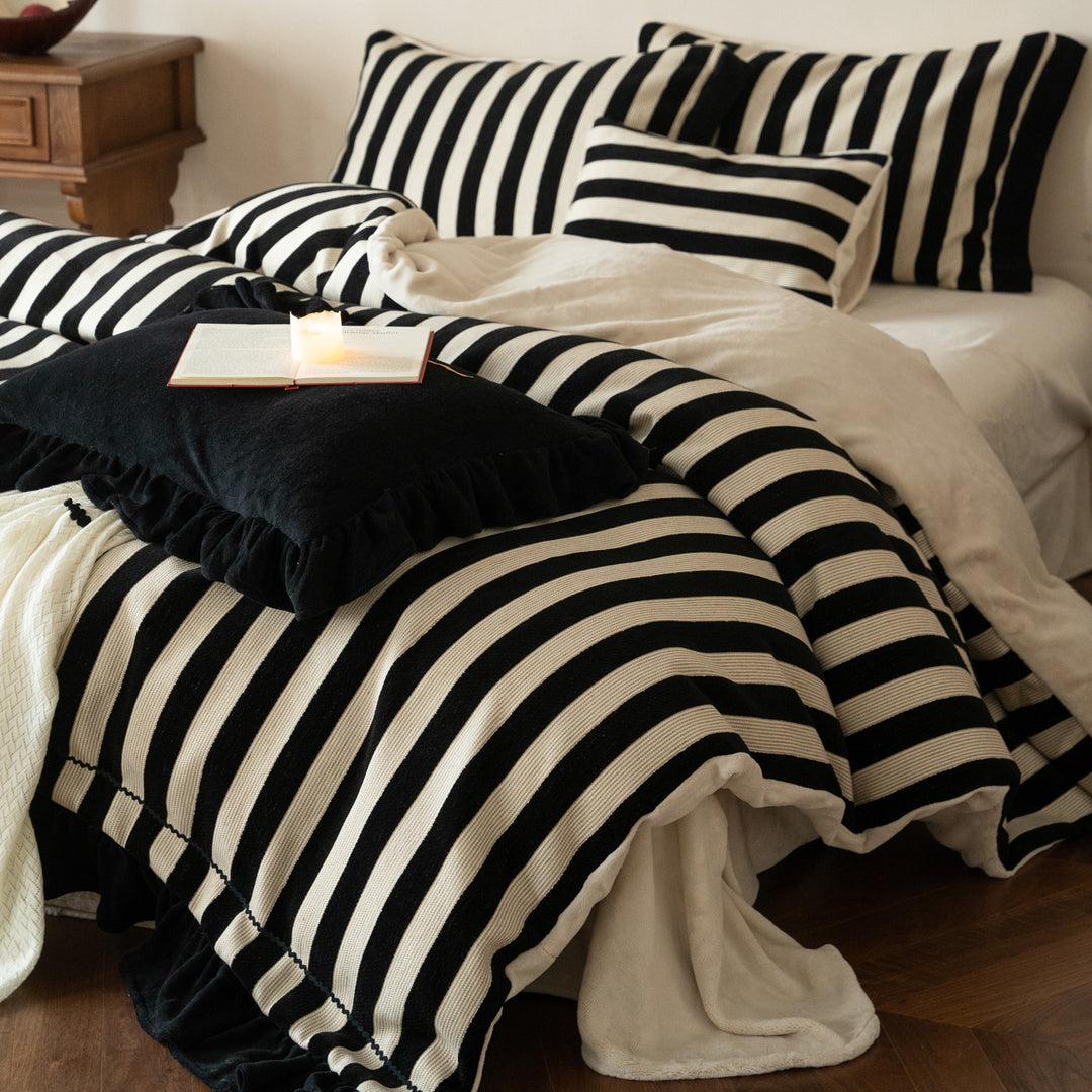 Striped bedding set made of cotton-linen with ruffles and pillow