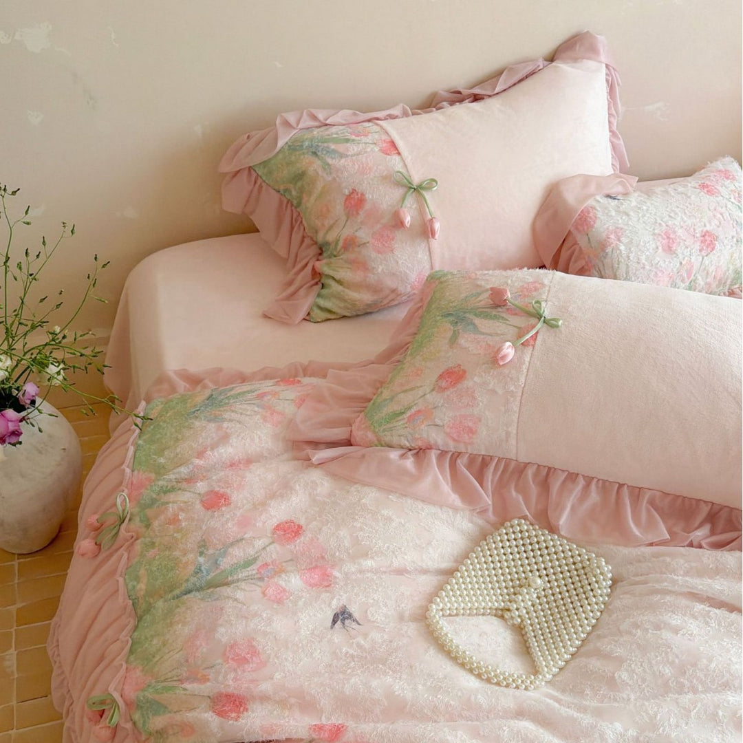 Playful shabby chic bedding set with tulip appliqués and ruffled border