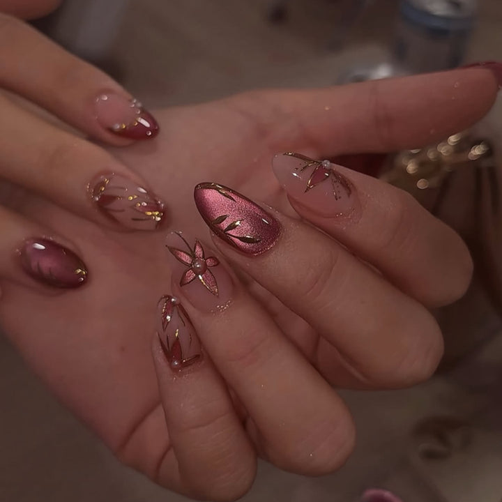 Artificial nail art with playful dots and bows Kalsten