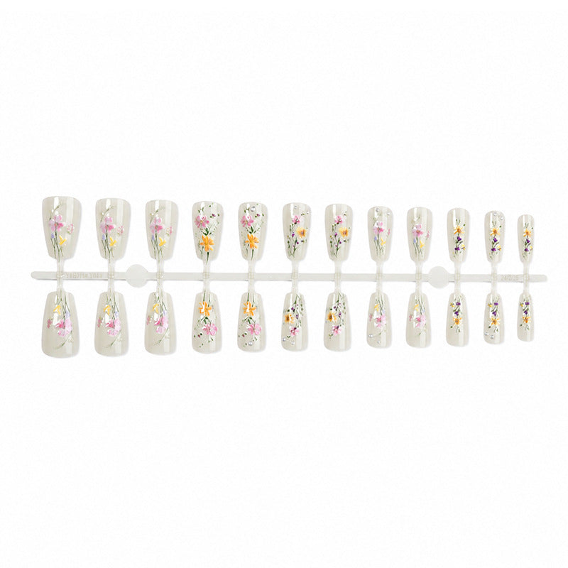 Artificial nail set with floral embellishments and glamorous details Kalsten