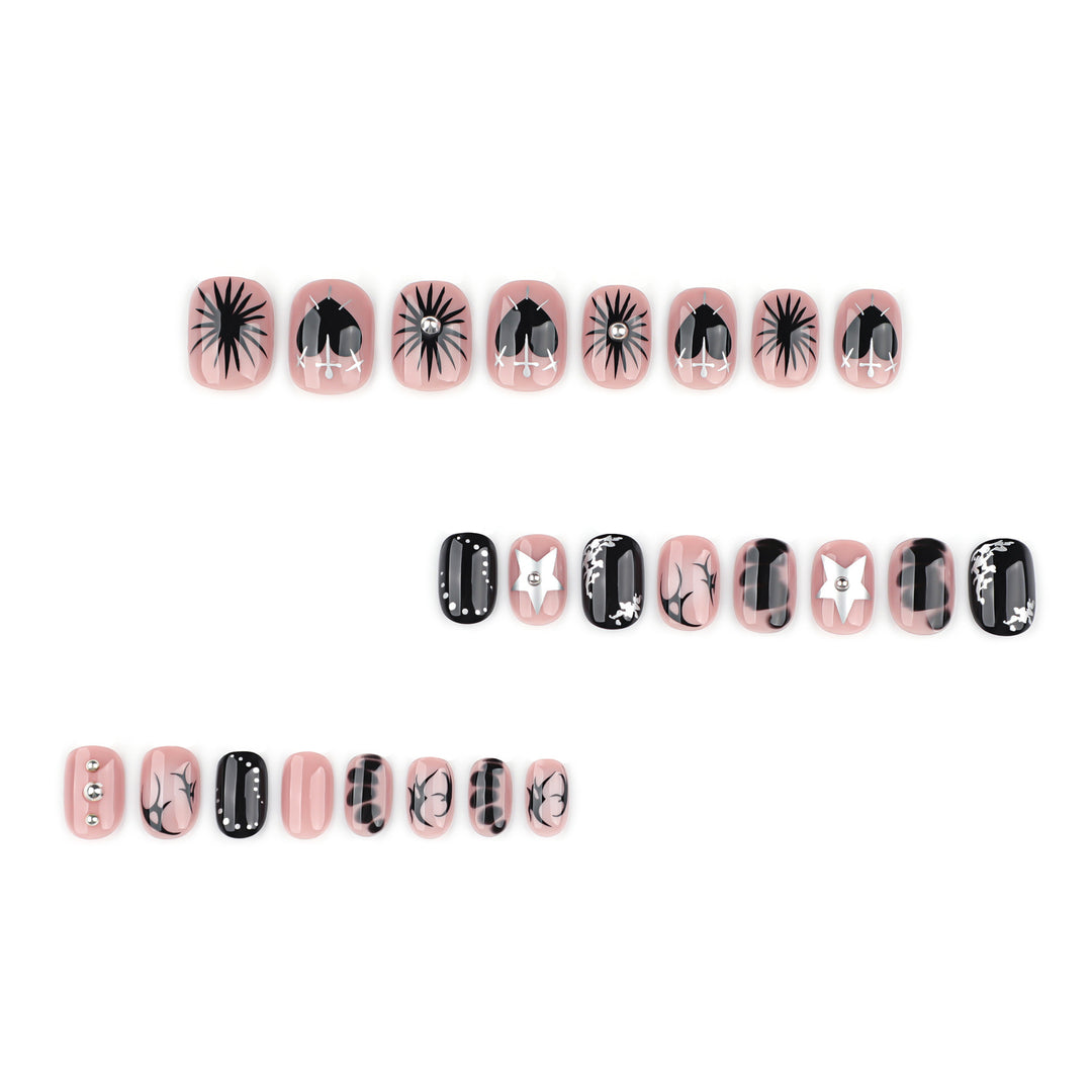 Artful nail design with elegant black and white design Kalsten