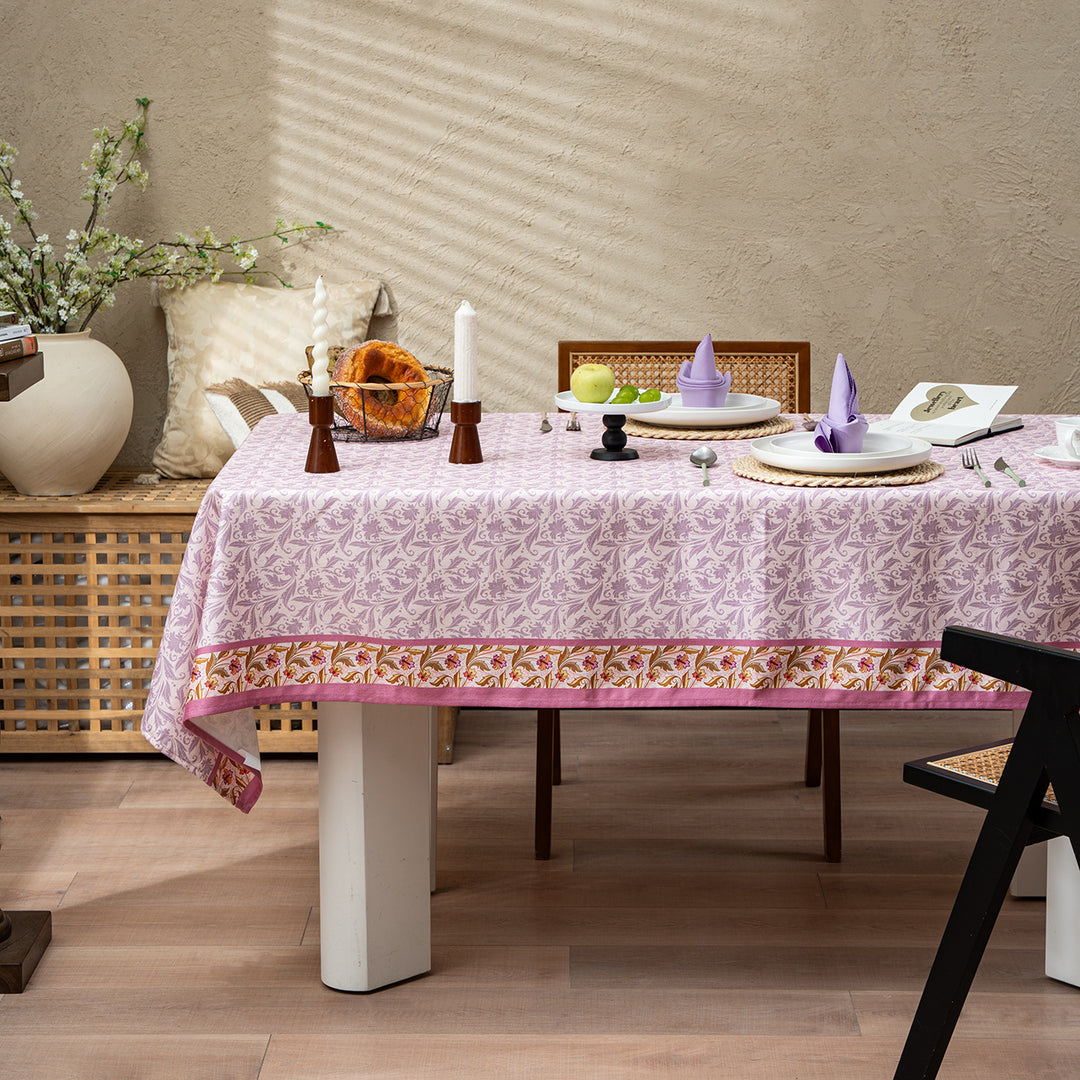 Rectangular tablecloth in floral vintage print made of cotton blend