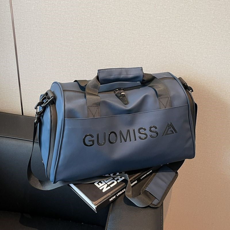 Sporty travel bag with many organizational pockets Kalsten