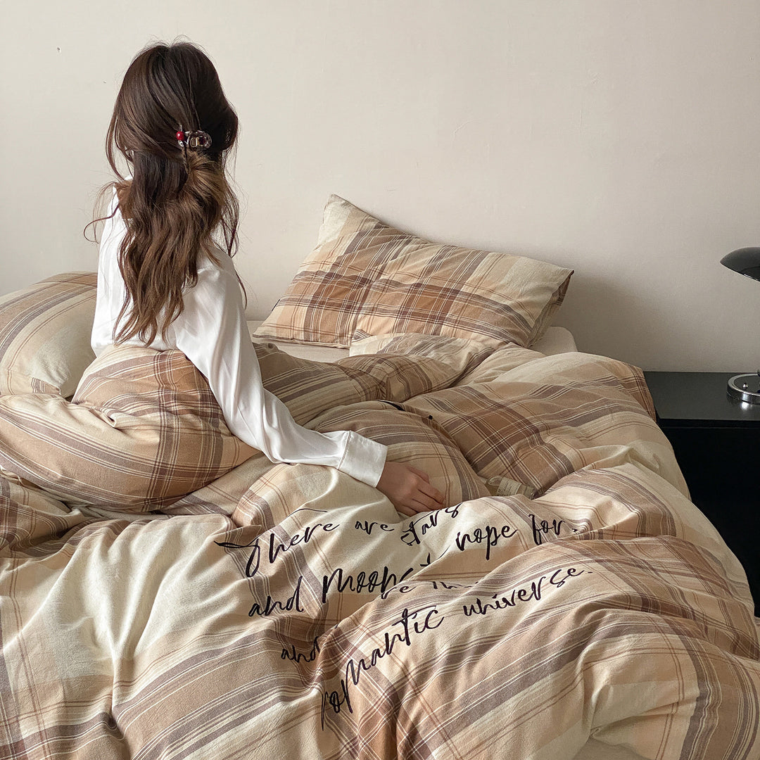 Checked cotton percale bed linen set with calligraphic script print