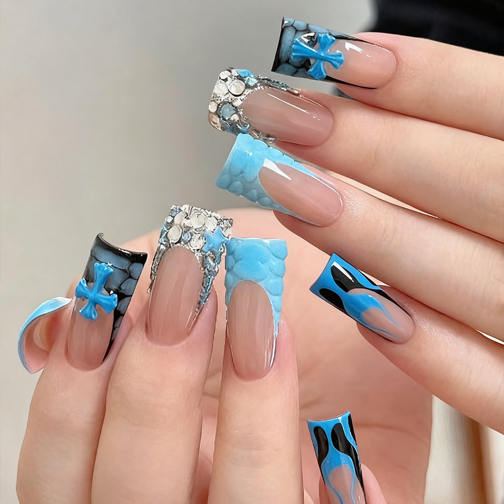 Artificial nails in a playful flower design with glittering accents Kalsten