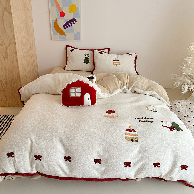 Cozy Reversible Bedding Set made of Teddy Fleece with Embroidered Designs and Decorative Piping