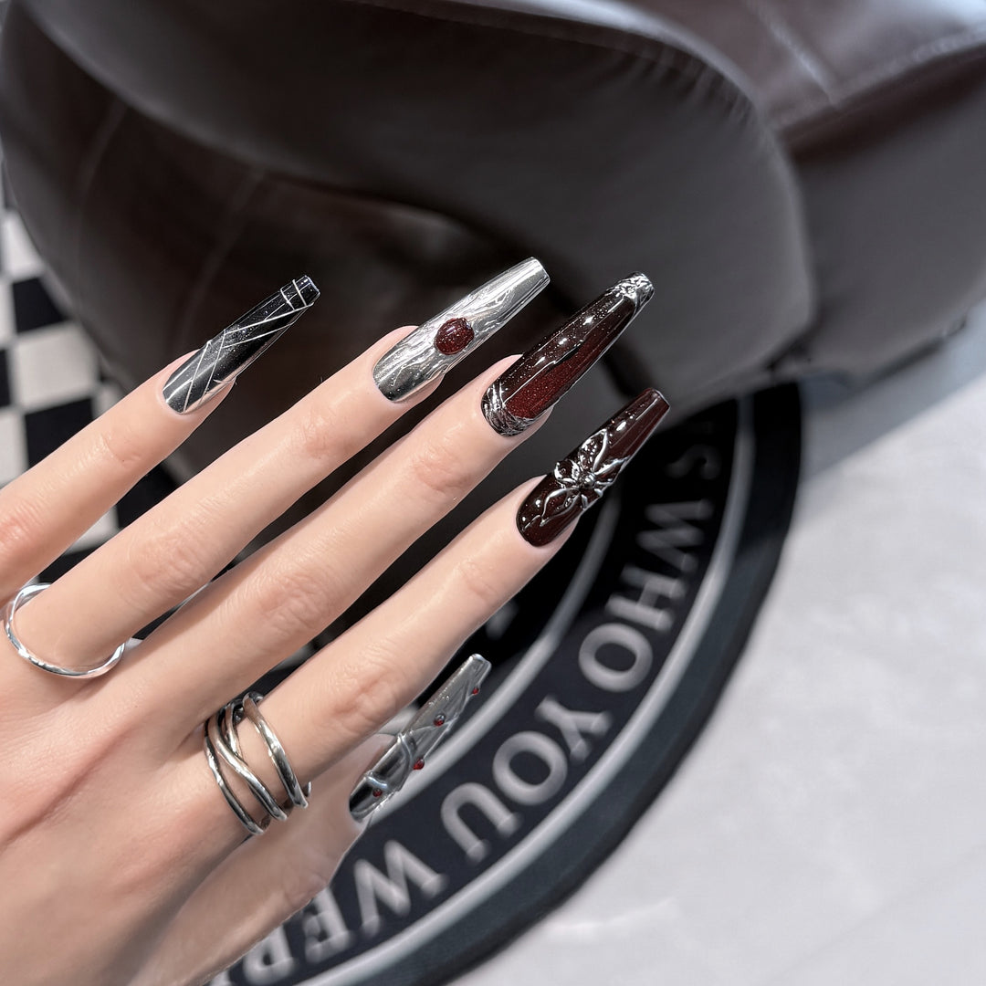 Decorative Press-On Nail Art Set with Chic Metallic Accents Kalsten