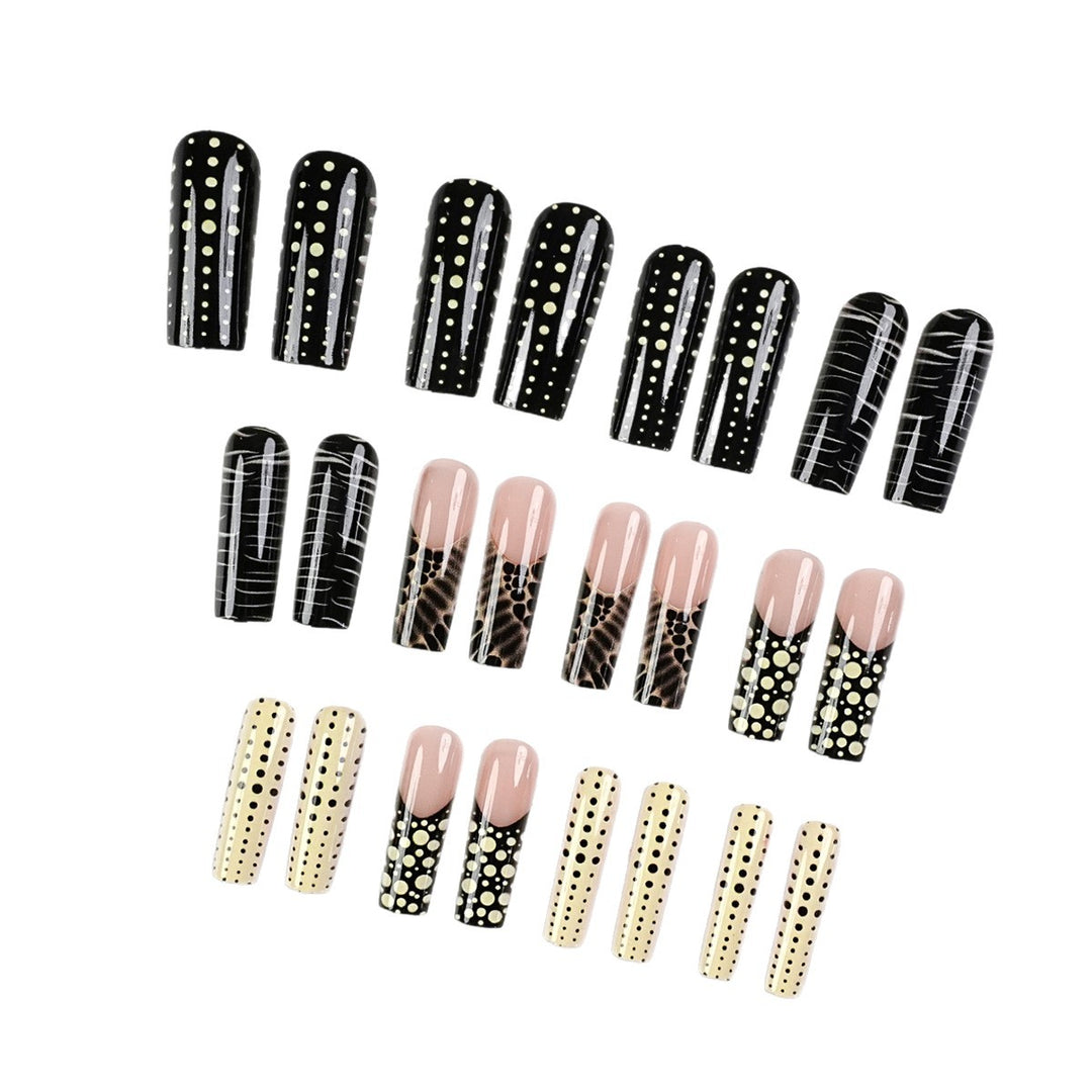 Elegant Press-On Nail Art Kit