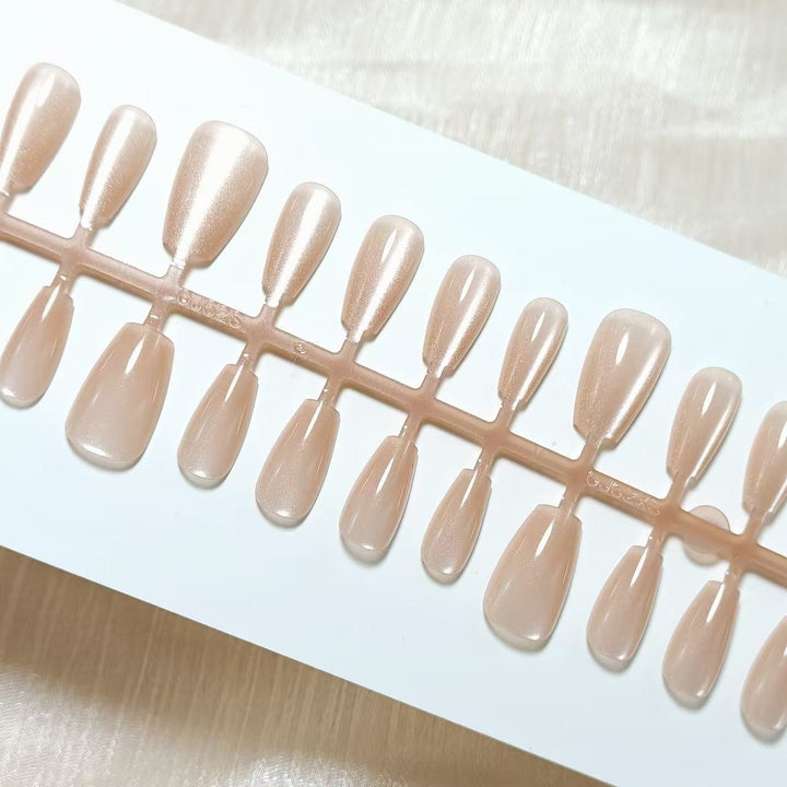 Artificial nails in the elegant nail art set Kalsten