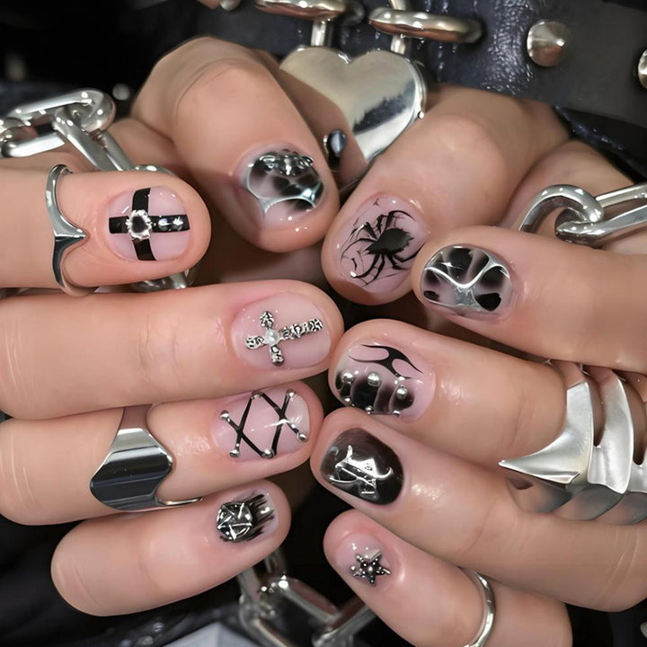 Nail art set with creative Halloween motifs and glamorous accents Kalsten
