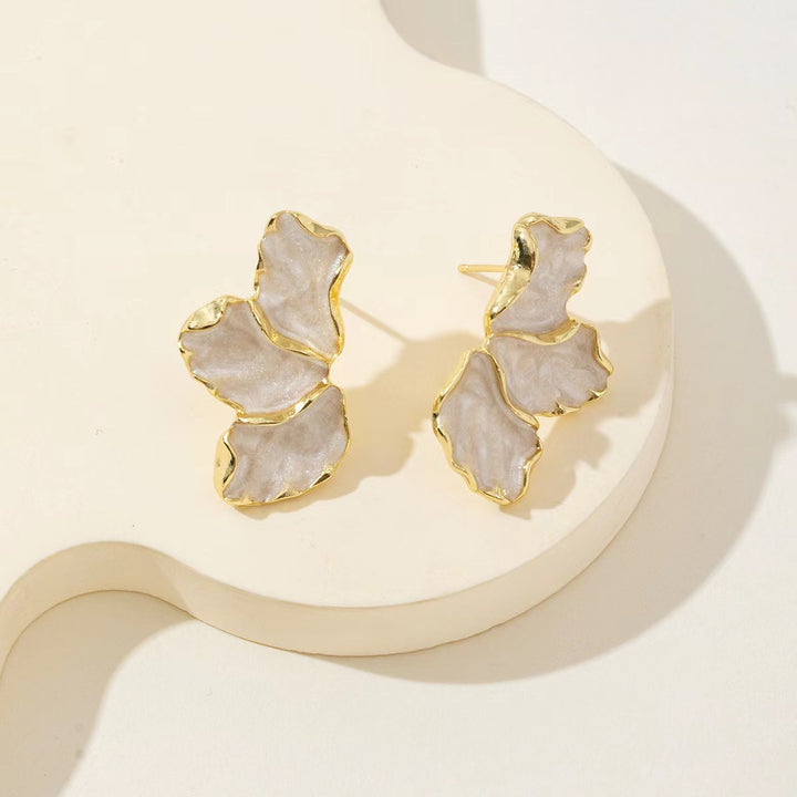 Fashionable earrings with feminine leaf design Kalsten