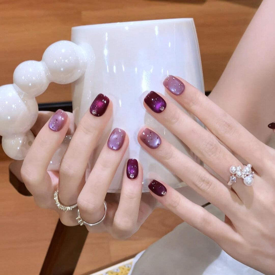 Artificial Nail Set with Modern Gradient and Glitter Effects Kalsten