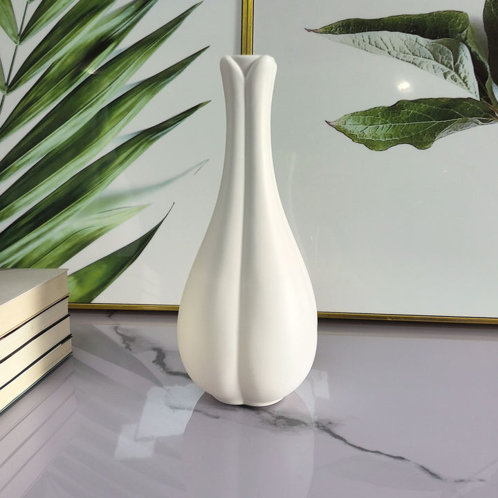 Modern Tulip-Shaped Decorative Vase Kalsten