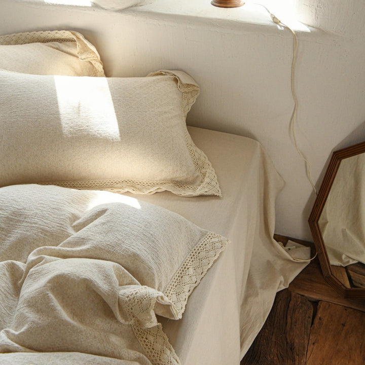 High-quality linen bedding set with lace trim & fitted sheet