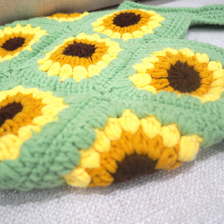 Handmade macrame shoulder bag with floral pattern Kalsten