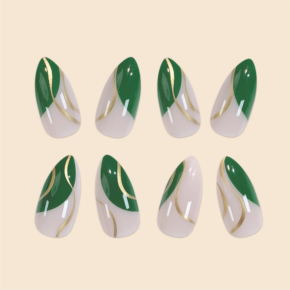 Elegant Leaf Pattern Nail Art