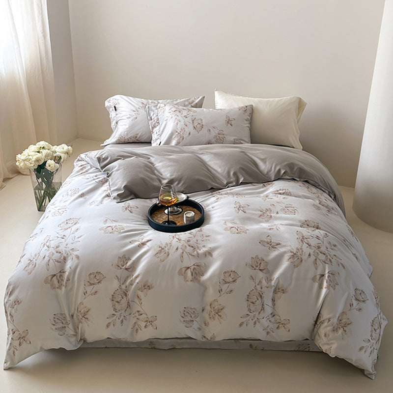 Bedding set made of fine cotton satin with delicate rose watercolor print