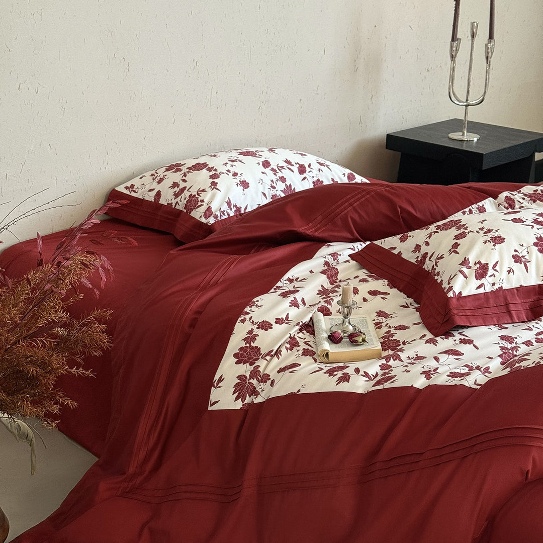 Luxurious cotton bedding set with floral print and pillowcases
