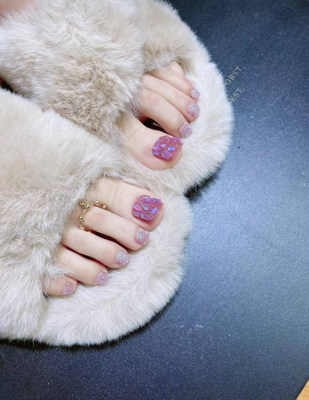 Artful house shoe nail art Kalsten