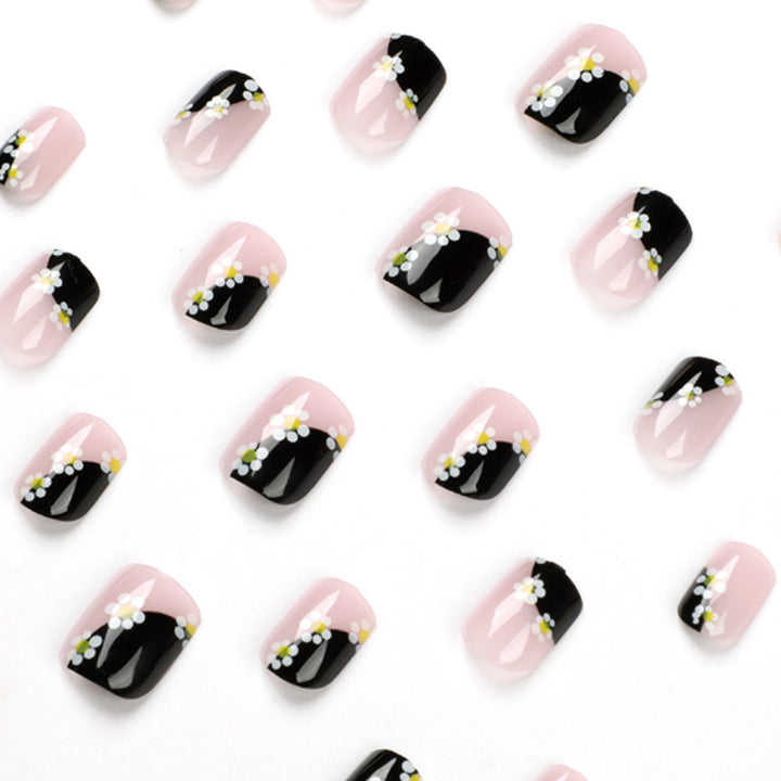 Artful Nail Art with Floral Pattern Kalsten