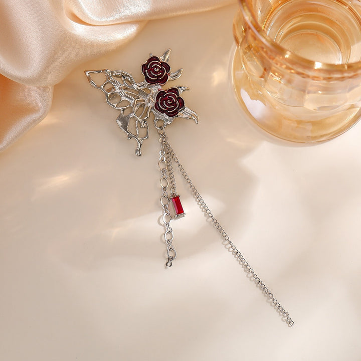 Elegant brooch with flower and chain motif Kalsten