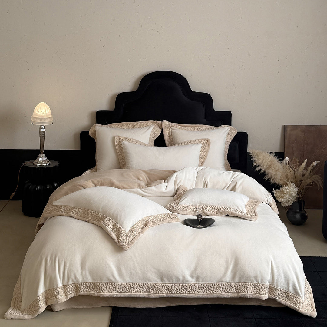 Noble bed set made of cotton-linen blend with embossed border appliqué