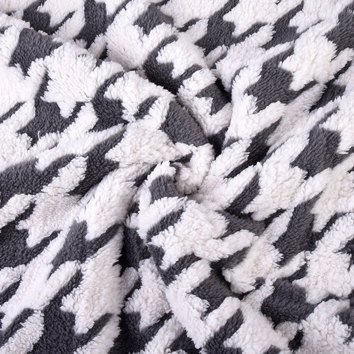 Ladies cuddle blanket with unique houndstooth pattern Kalsten