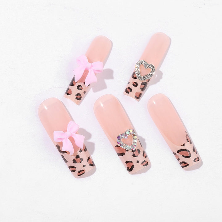 Artificial nail set with luxurious leopard pattern and elegant accents Kalsten