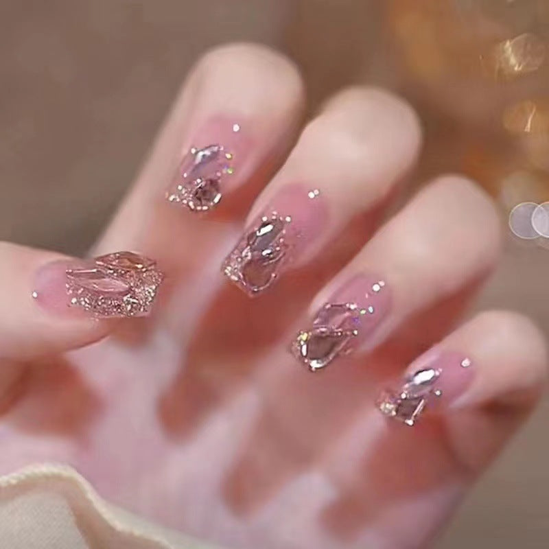 Artful and creative gel nails Kalsten