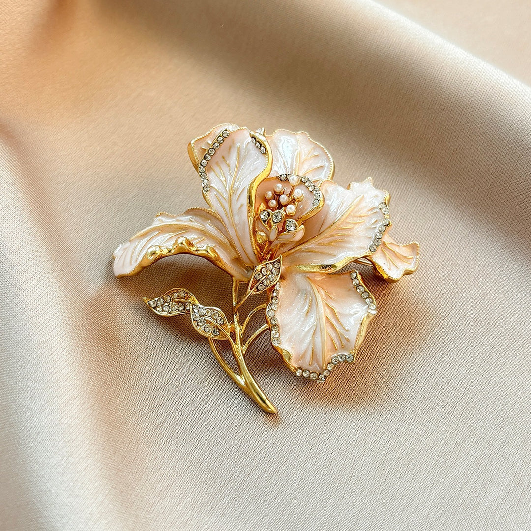 Elegant and Stylish Brooch Kalsten