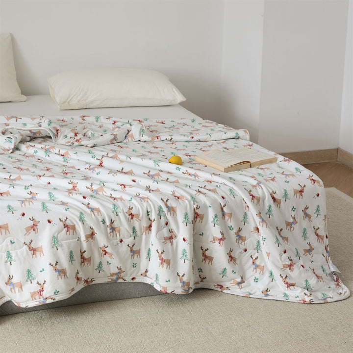 Quilted bedspread Christmas blanket with Santa motif and soft microfiber lining