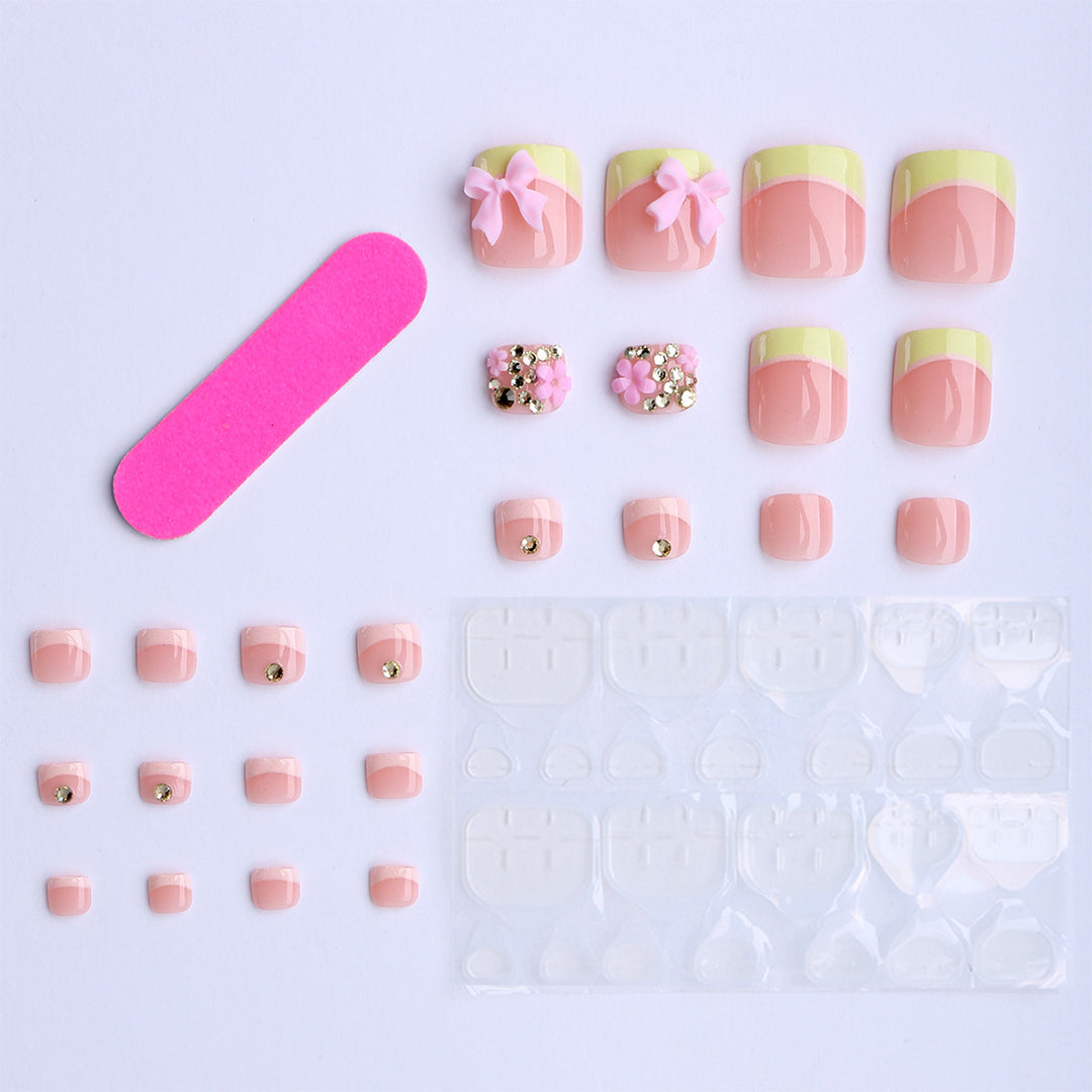 Artful toenails with elegant 3D decorations Kalsten