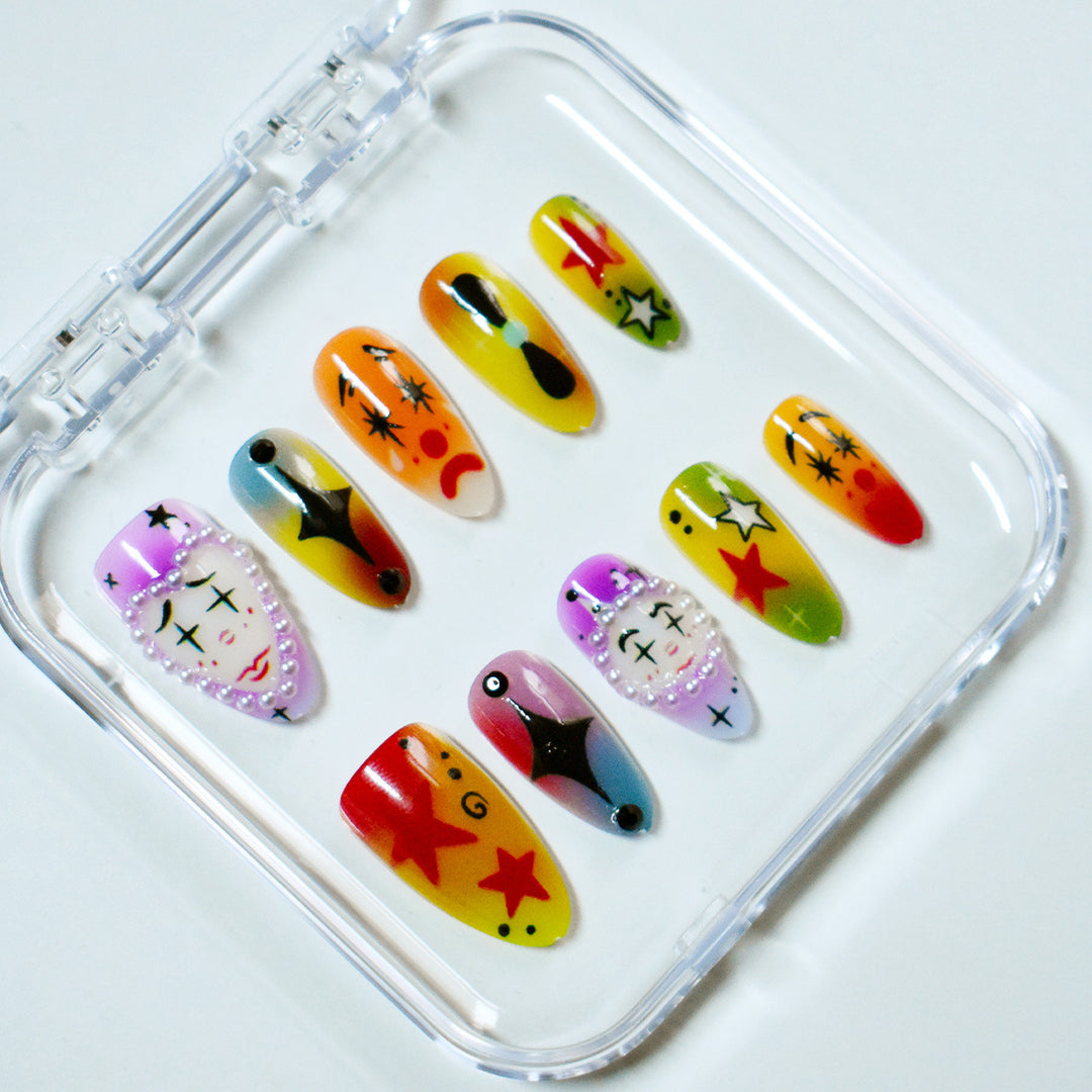 Artistic Kiss-Themed Press-On Nail Art Kalsten