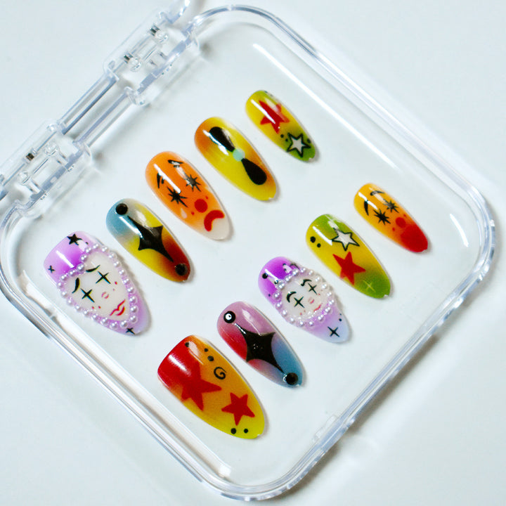 Artistic Kiss-Themed Press-On Nail Art Kalsten