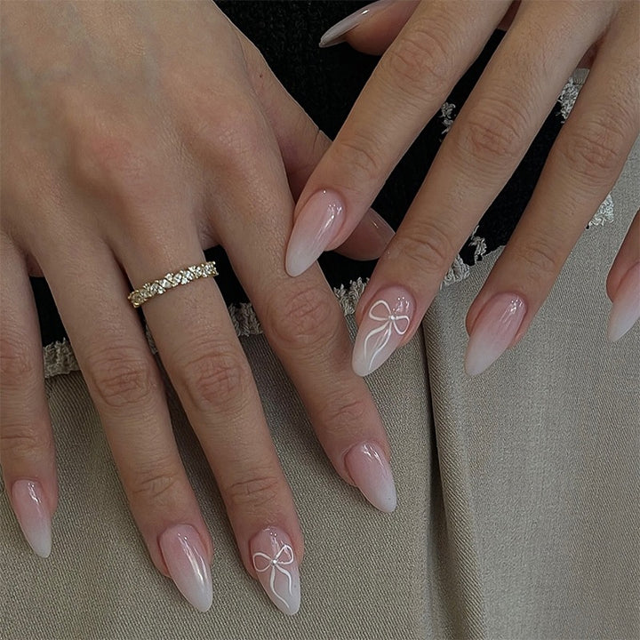 Artificial nail set with elegant designs and subtle accents Kalsten