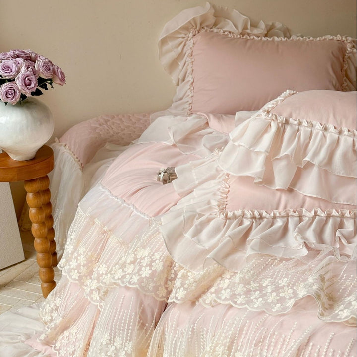Romantic bedding set with layered lace ruffle and frill edge