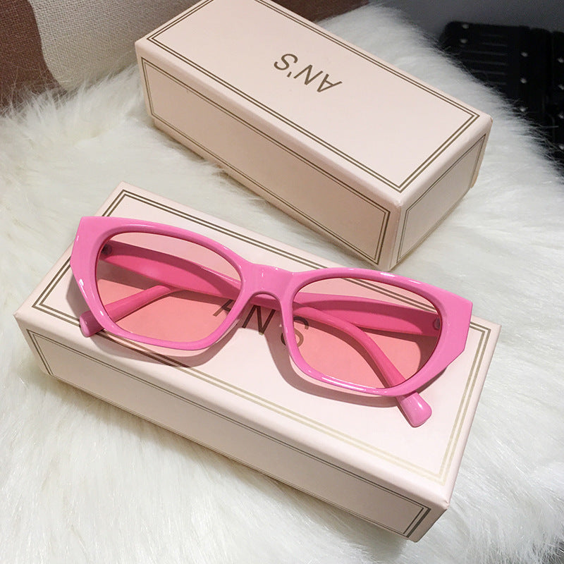 Women's futuristic cat-eye sunglasses with transparent frame and comfortable UV protection Kalsten