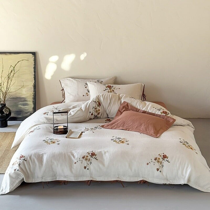 Luxury cotton satin bedding set with floral pattern and hotel closure