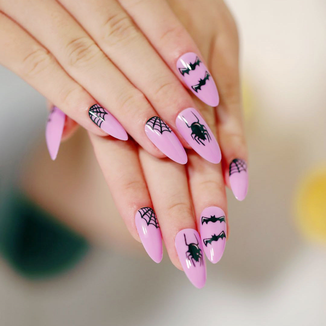 Artful Nail Art in Halloween Design Kalsten